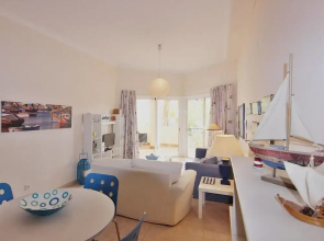 Los Arcos Apartments