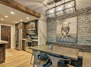 Rustic Ski-out Brian Head Condo w/ Comm. Pool