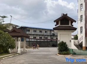 Seven-Eleven Inn 1BR Condo - Royal Oceancrest Mactan
