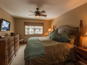 Condo with Onsite Pool & Hot Tub, Free WiFi & Garage Parking by RedAwning