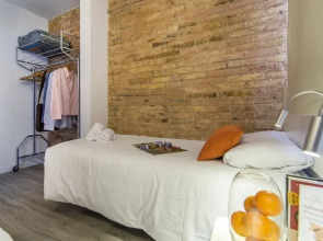 Happy People Sagrada Familia