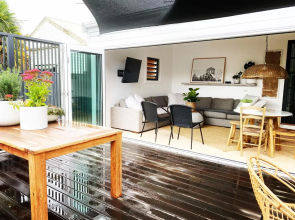 Saint Brides - Superior Boutique Accomodation - STEPS TO PAKINGTON STREET