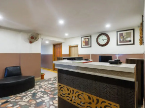 OYO 438 Sarala Residence Hotel