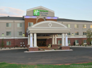 Holiday Inn Express & Suites Clinton by IHG