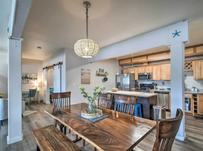 Waterfront Vacation Rental in Ocean Shores