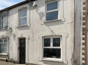 Central Chic - Huge Home - Free Wifi