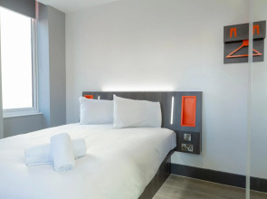 Renaissance London Heathrow Hotel