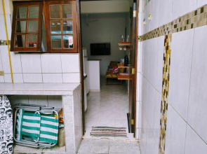 Kitnet com piscina em cond fechado a 200 m da praia com wi-fi