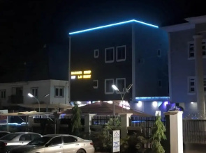 Mace Hotel and Apartments
