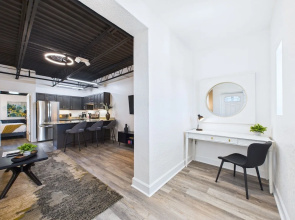 Loft Getaway Near Port Beach -unit 203