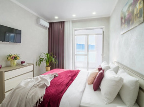 Южный берег на набережной Адмирала Серебрякова