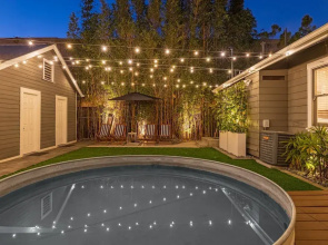 Designer Luxe Compound w Pool-steps to Best Dining