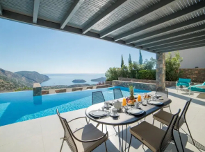 Sea View 6 Bedroom Villa With a Heated Pool