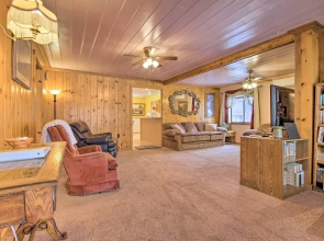 Cozy Home w/ Hot Tub: Half Mi to Salmon River!