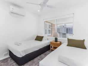 Relax on Marine Parade 2 BDR Apartment