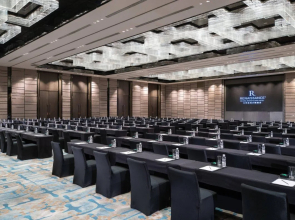 Отель Renaissance Beijing Wangfujing Hotel