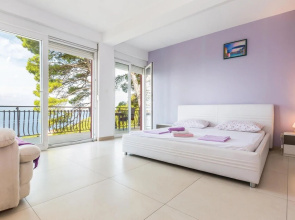 Awesome Home in Brela with Hot Tub, WiFi & 4 Bedrooms