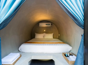 White Rabbit Hostel - Adults Only