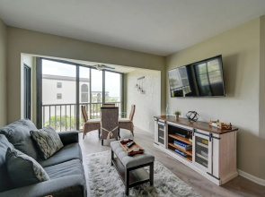 2 Mi to Tigertail Beach: Quiet Waterfront Condo