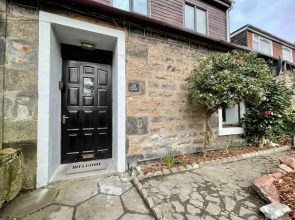 Wells Street Cottages No. 28 By The River Ness
