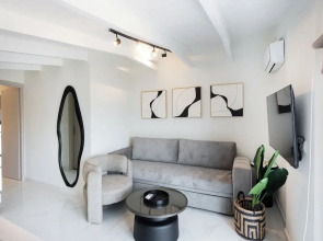 N&G Deluxe Maisonette