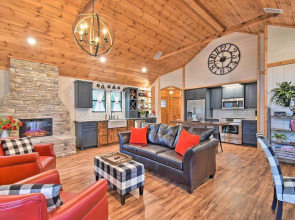 Modern Broken Bow Cabin: Large Deck, BBQ & Pergola