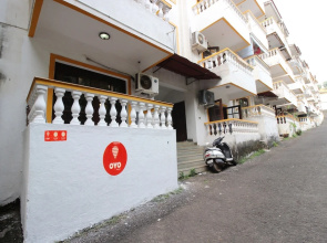 OYO 9868 Home Poolside 1 BHK Candolim
