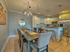Grand Haven Condo: Walk to Lake + Pool Access!