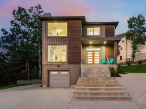 Modern Escape by Avanstay w/ Hot Tub, Fire Pit, Mountain Views, 10min to Town