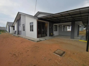 MODERN , SPACIOUS GAMBANG UMP 18 Guest House