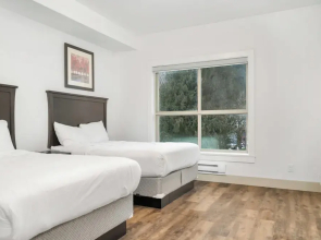 Elevated Escapes 2BR Suite Overlooking Lake