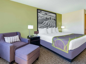 Super 8 by Wyndham Emmetsburg