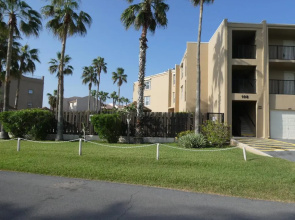 Beachside Bungalow: Surfside I #104