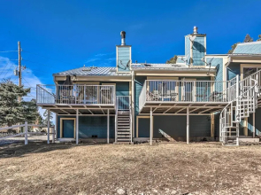 Bright Townhome - 1 Mile to Downtown Cloudcroft