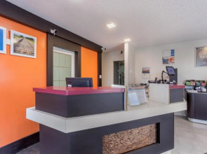 Motel 6-Camrose, AB