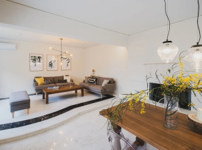 Mid-Century Modern Villa Vintage Charm