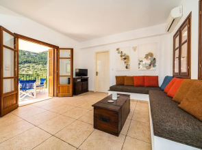 Rhodia Beach Villa in Ithaki