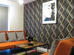 Tudors eSuites Birmingham Townhouse Private Garden Free Parking