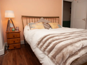 Spacious 1 Bedroom Apartment With Garden in Redland