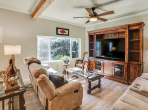 Walk to River: Oacoma Home w/ Dog-friendly Yard!