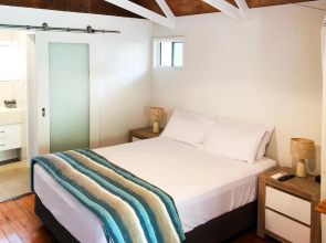 Magnums Airlie Beach