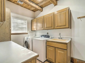 Las Cruces Home 'La Casa Blanca' w/ Courtyard