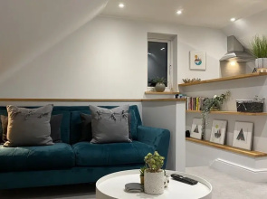 5 Star Unique Luxury Detached Apartment in Windsor