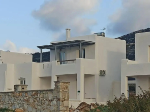 Family-size House in the fields of Naxos 2BR Queen, 2TV, 2WC