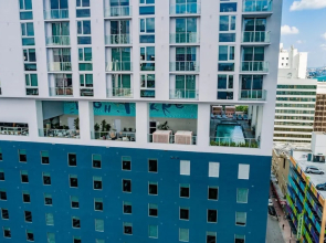Modern Muse - Luxury Hotel Meets Miami Apartment