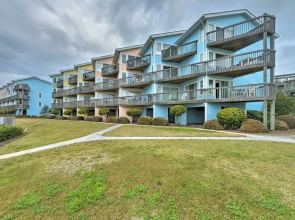 Bright Emerald Isle Condo w/ Private Beach Access!