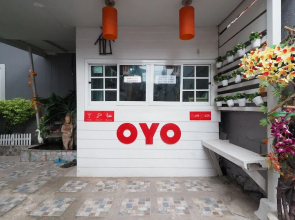 OYO 1100 Chidlom Resort
