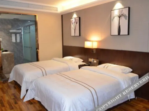 Tianchi Sunshine Hotel(安康天池阳光酒店)