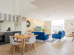 w Lovely 3BR With Modern Balcony in Panama