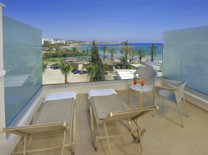 Отель Nelia Beach